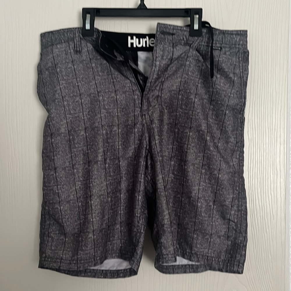 Hurley Boardshorts/regular shorts size 32